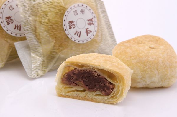 松川太鼓北海道産小豆の粒あんと和くるみが入ったパイです。価格　　140円（税込）消費期限　　30日